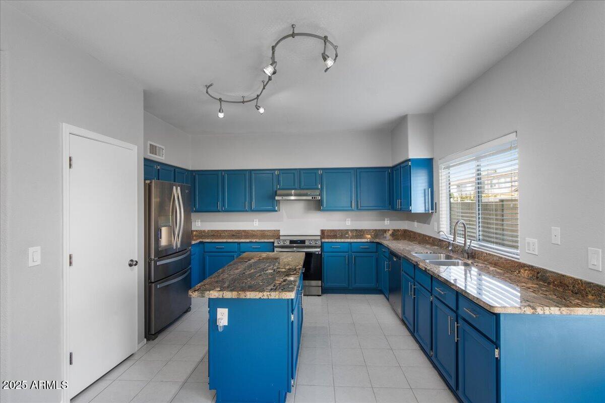 1248 E MURIEL Drive, Phoenix