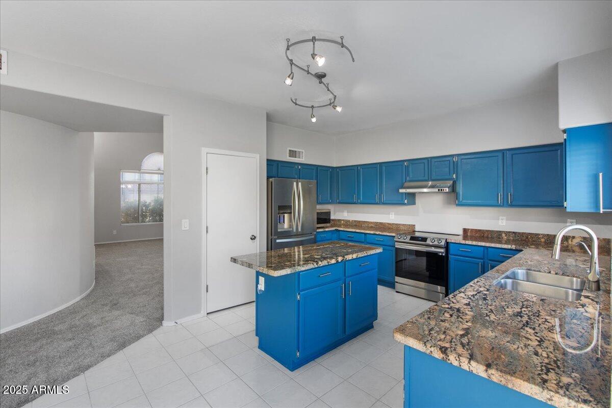 1248 E MURIEL Drive, Phoenix