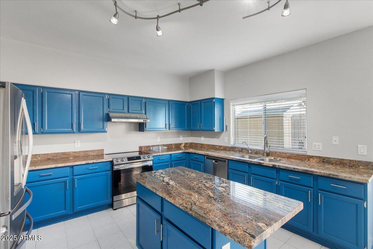 1248 E MURIEL Drive, Phoenix