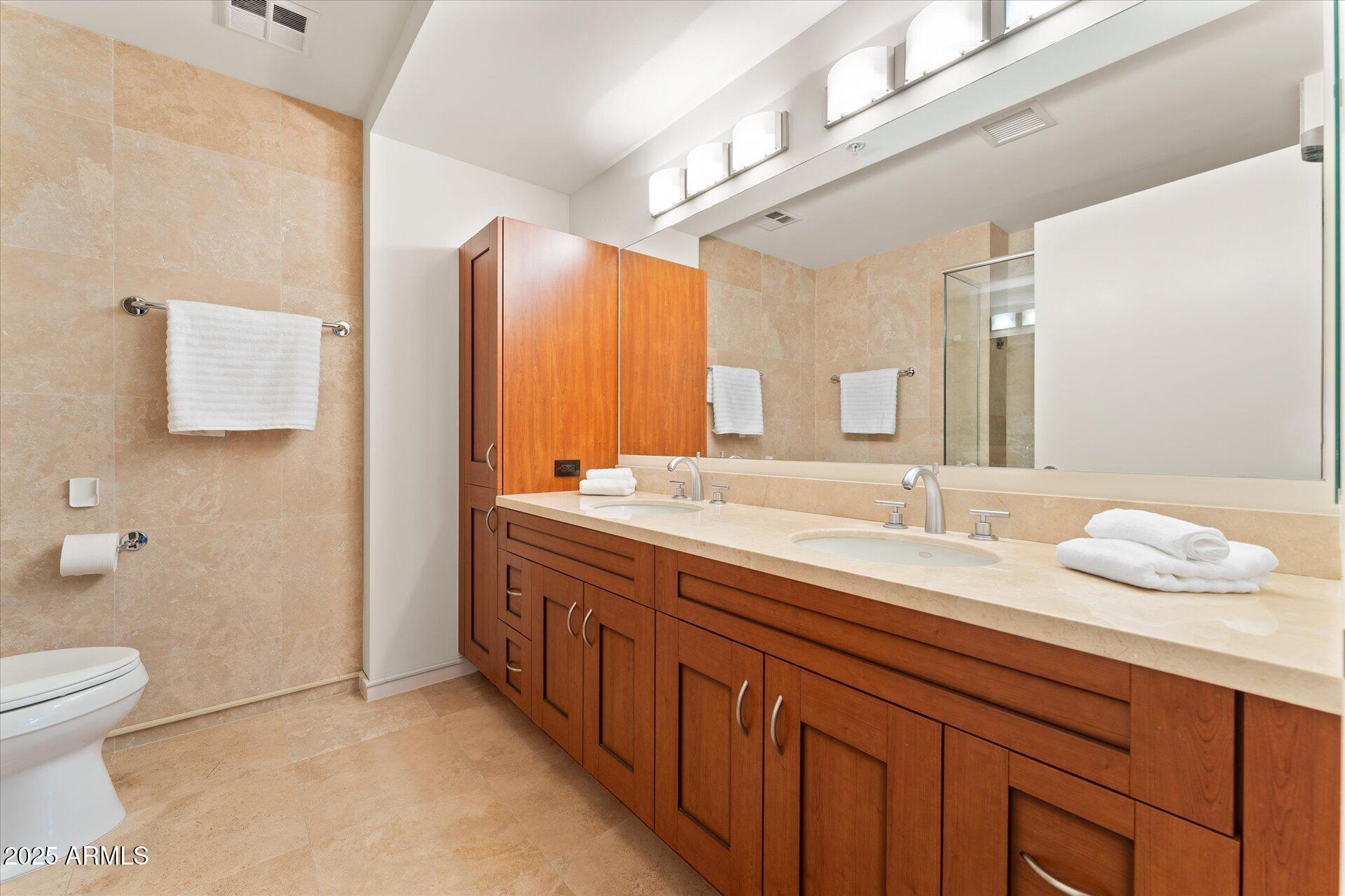 7161 E RANCHO VISTA Drive 2001