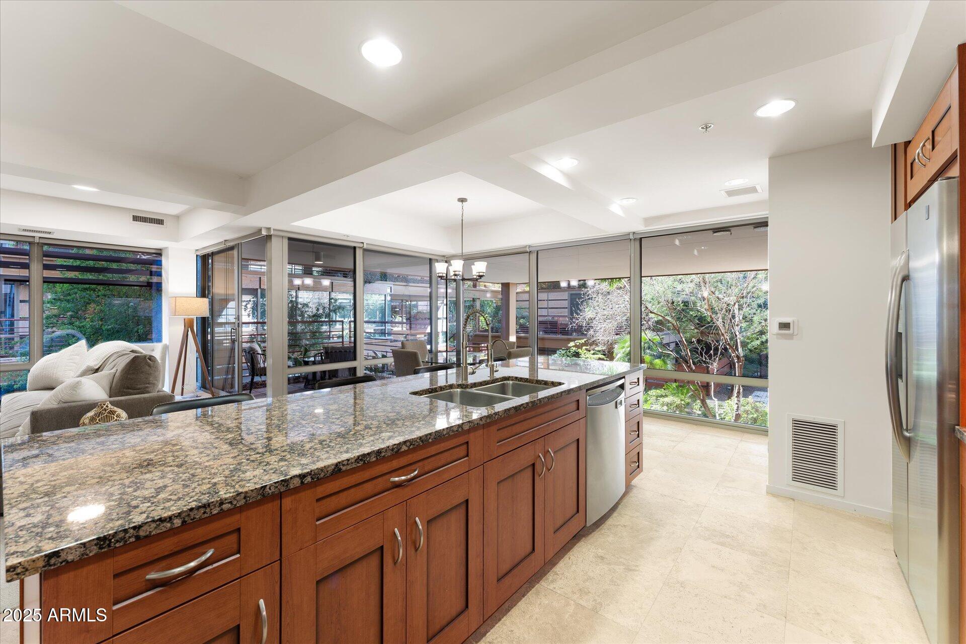 7161 E RANCHO VISTA Drive 2001