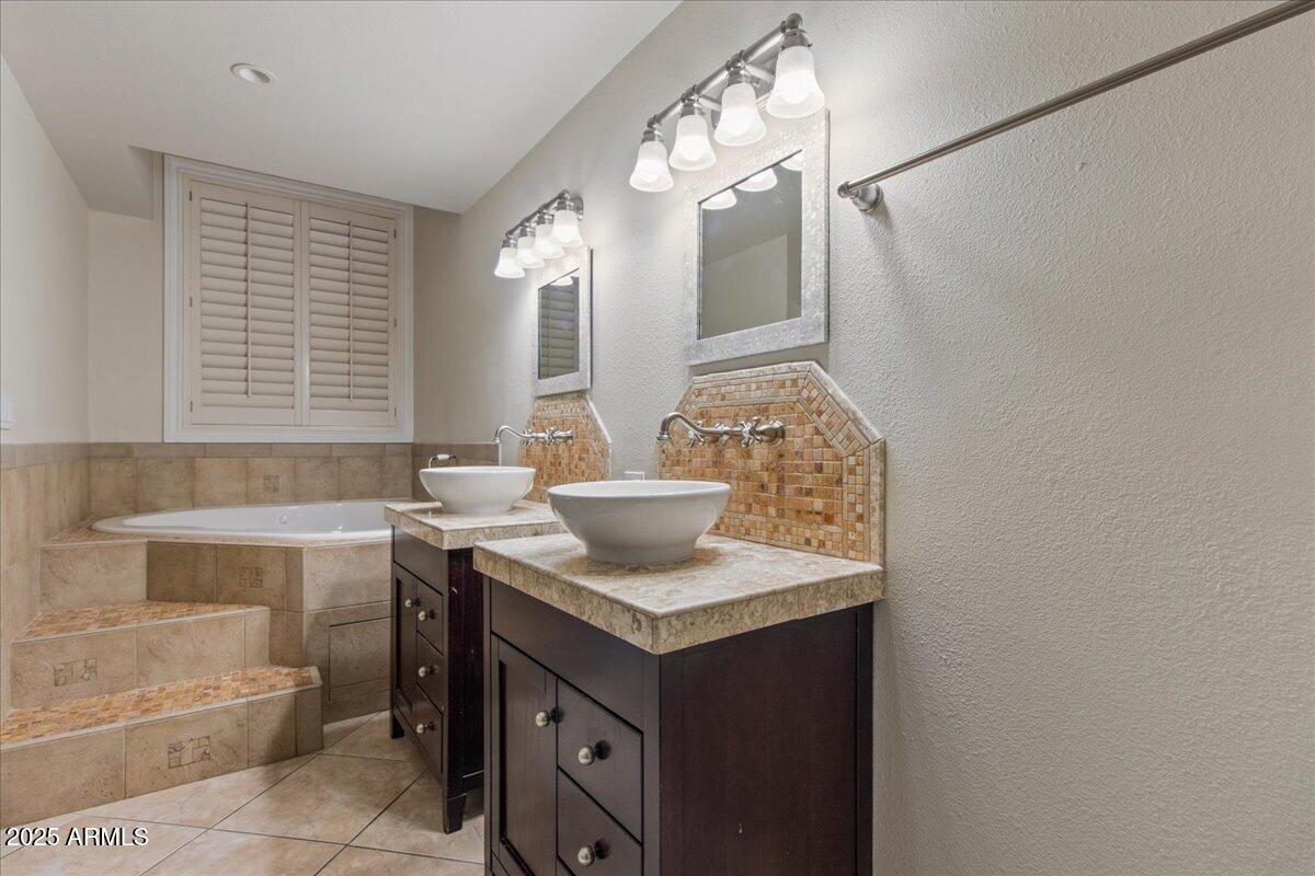 5750 N 10TH Street, 5