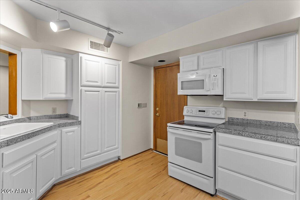 5750 N 10TH Street, 5