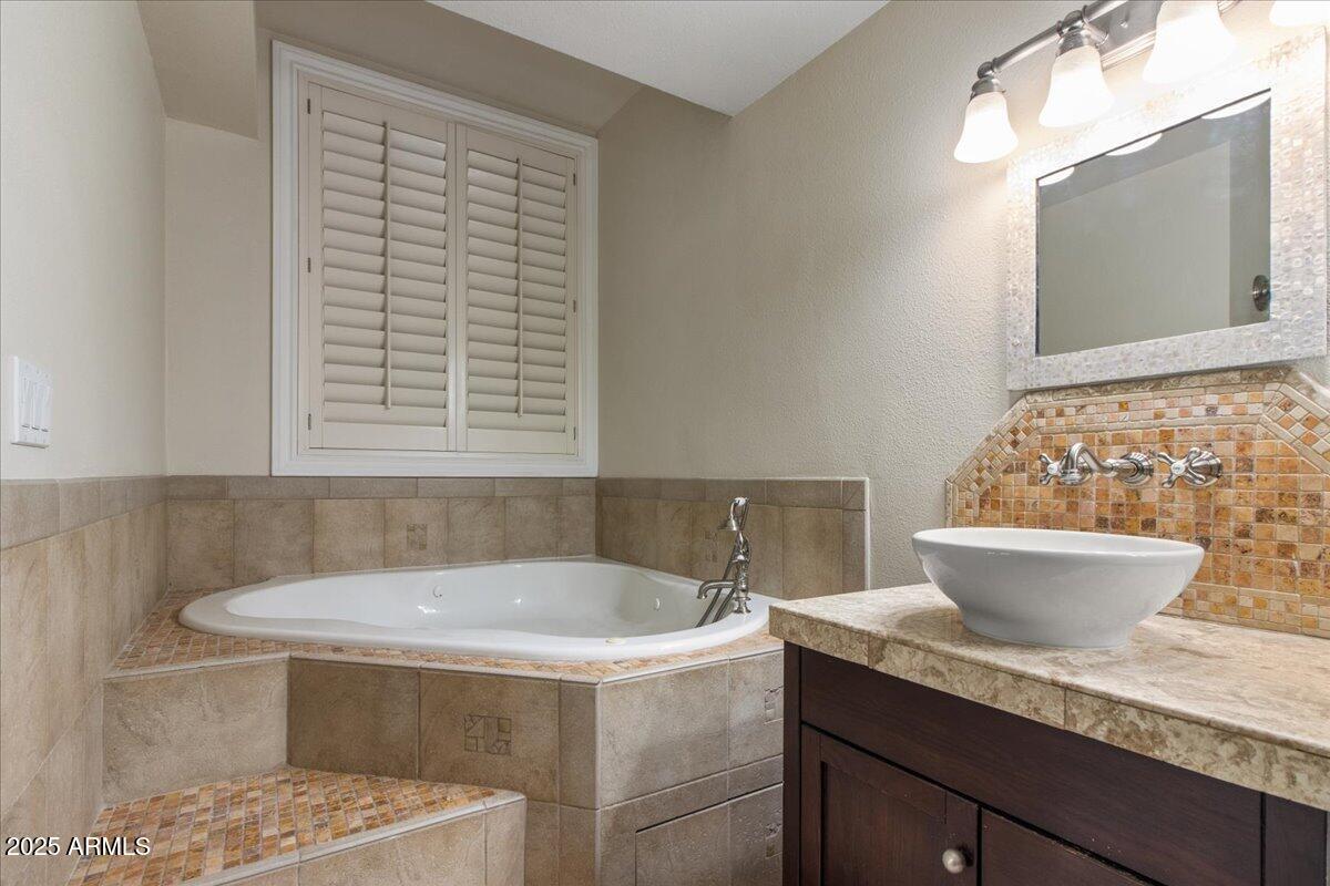 5750 N 10TH Street, 5