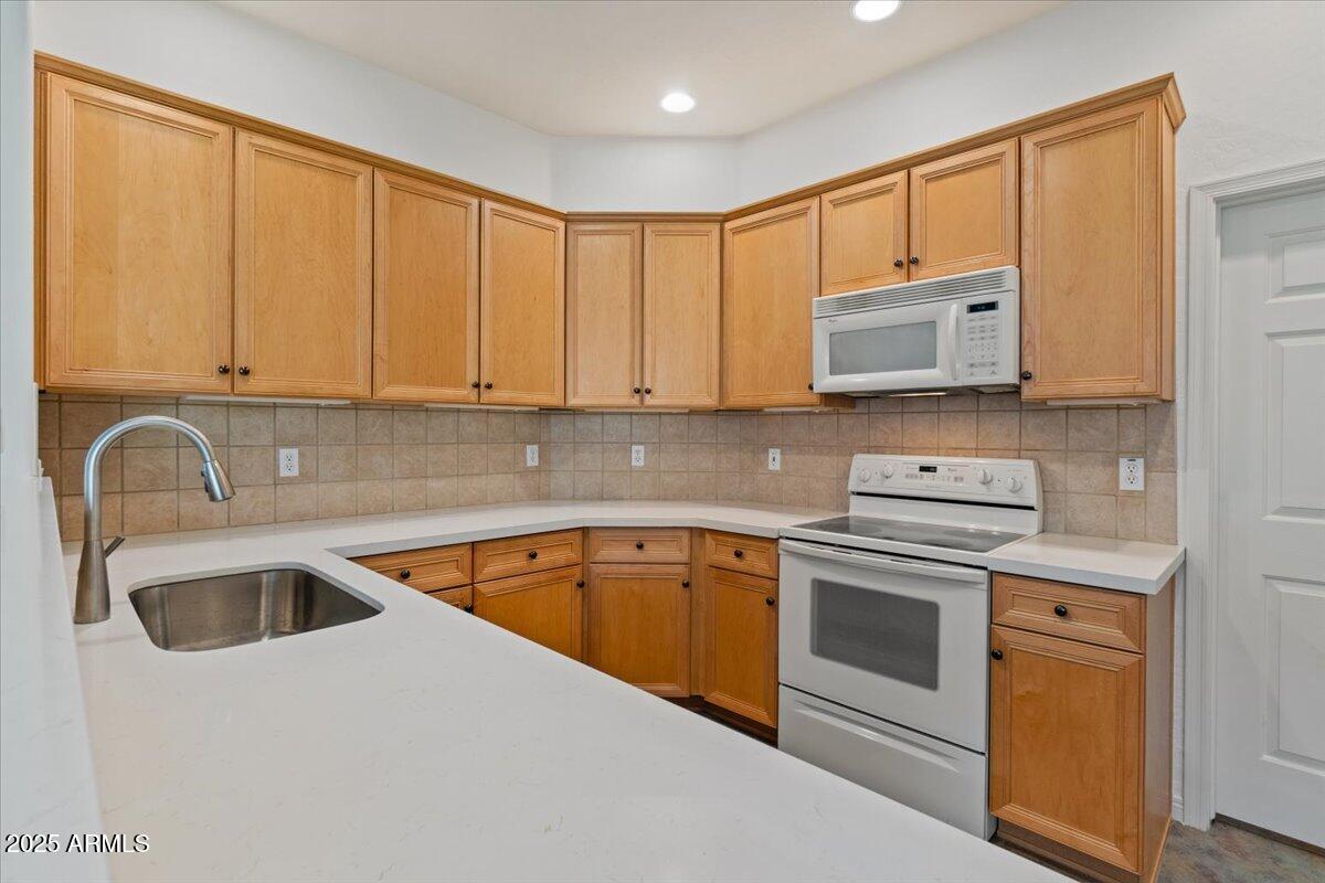 7445 E EAGLE CREST Drive 2138