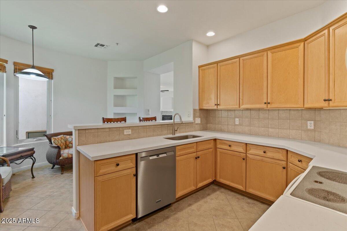 7445 E EAGLE CREST Drive 2138