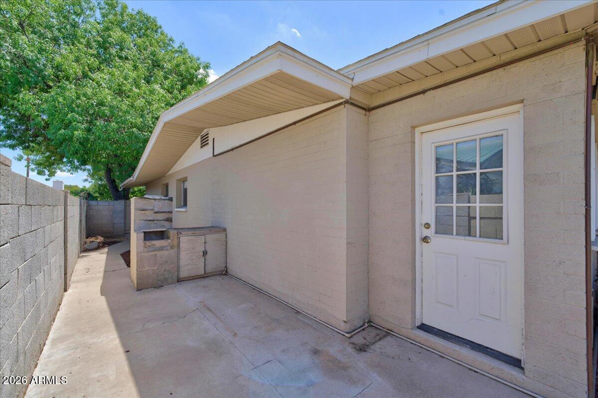 3135 W AUGUSTA Avenue
