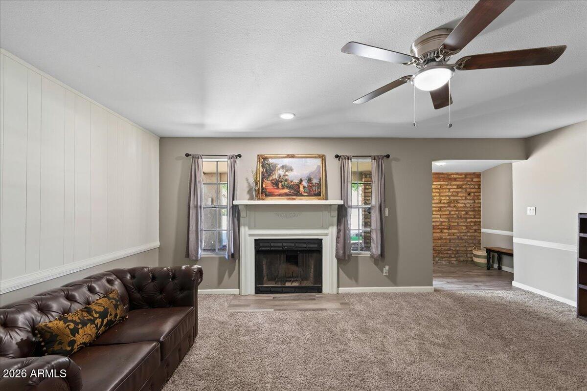 3135 W AUGUSTA Avenue