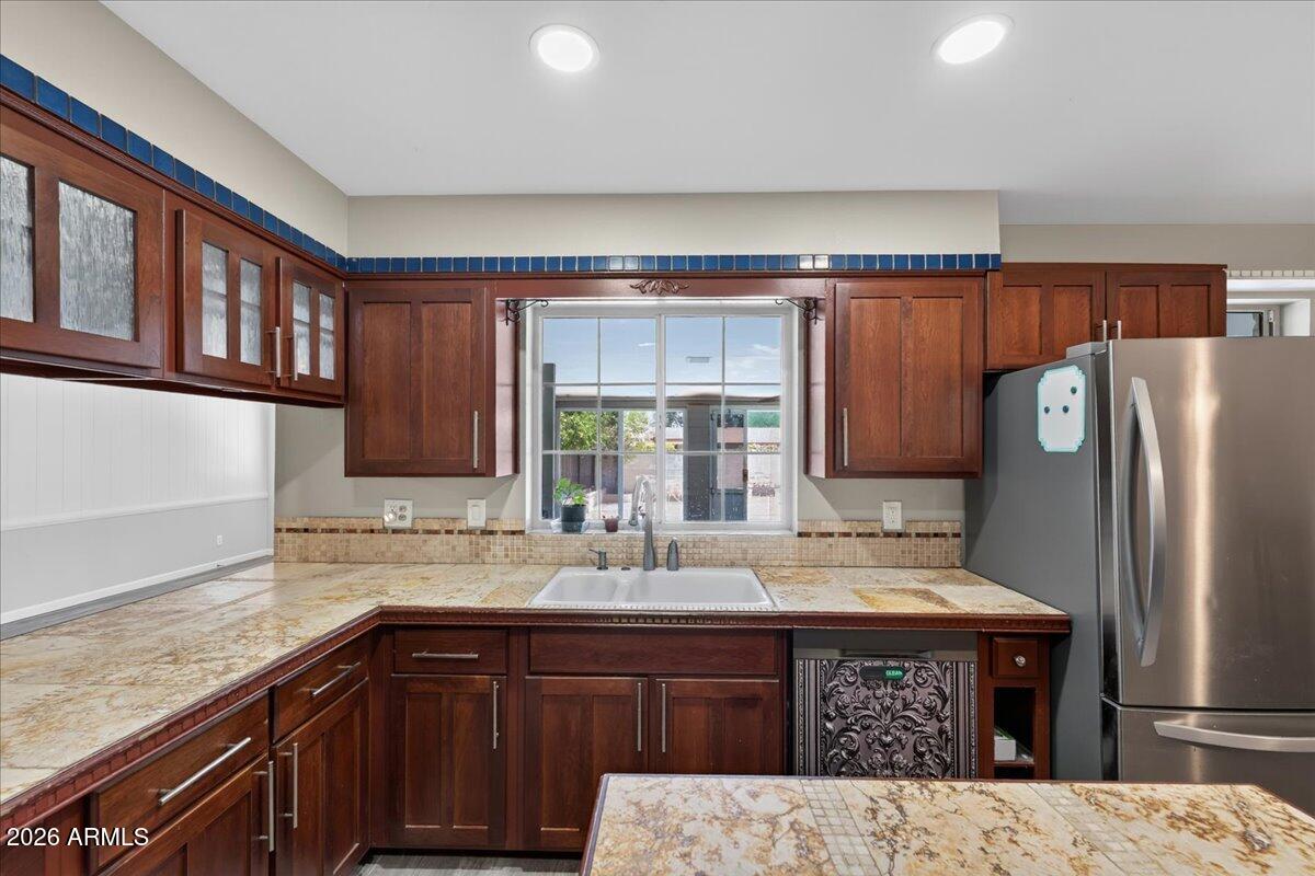 3135 W AUGUSTA Avenue