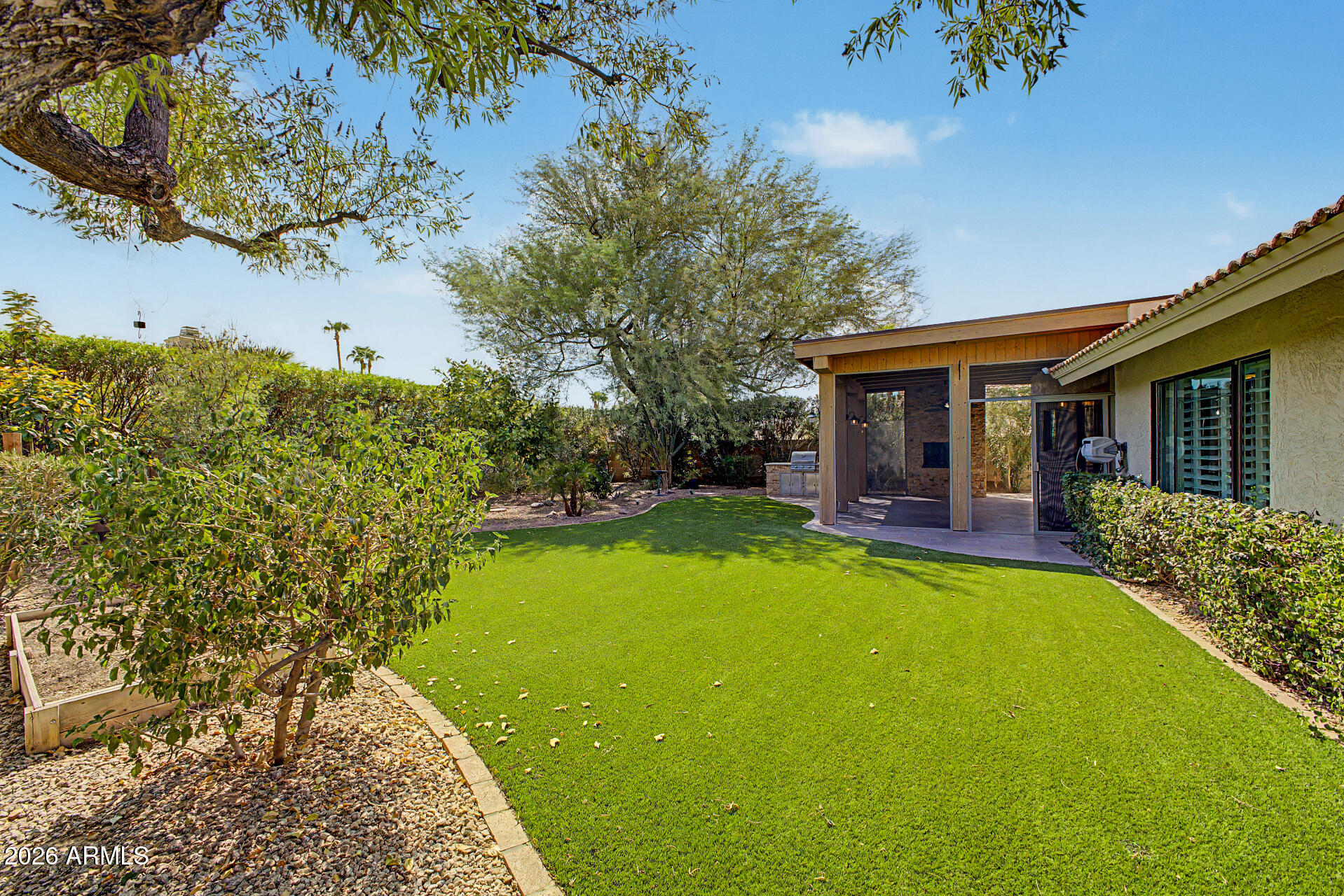 8961 E SUTTON Drive