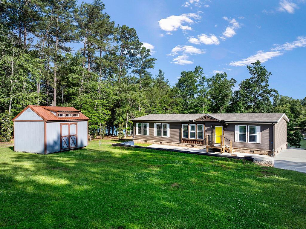940 E LAKESHORE Dr