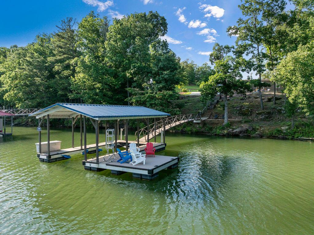 940 E LAKESHORE Dr