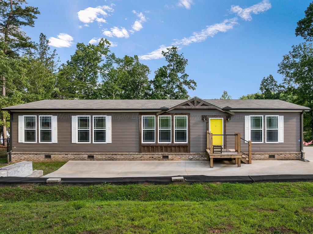 940 E LAKESHORE Dr