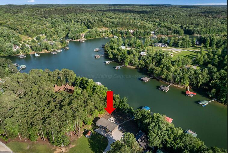 940 E LAKESHORE Dr
