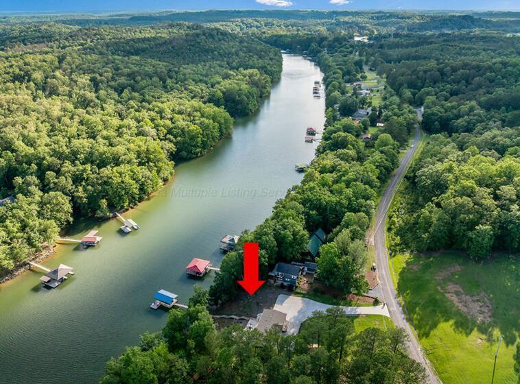 940 E LAKESHORE Dr