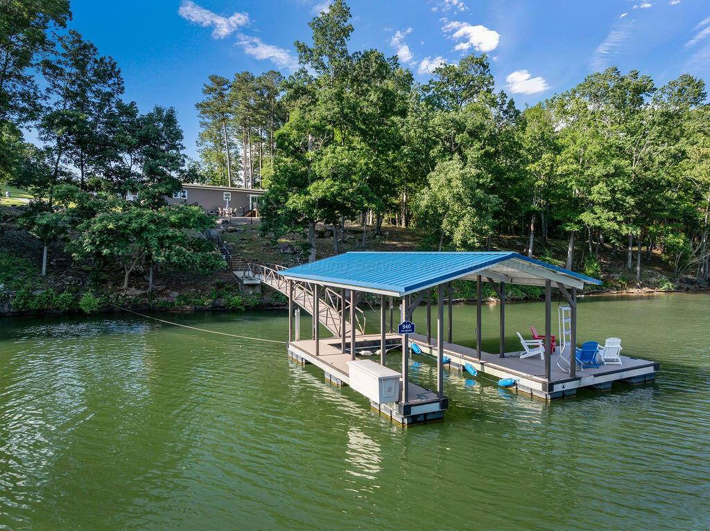 940 E LAKESHORE Dr