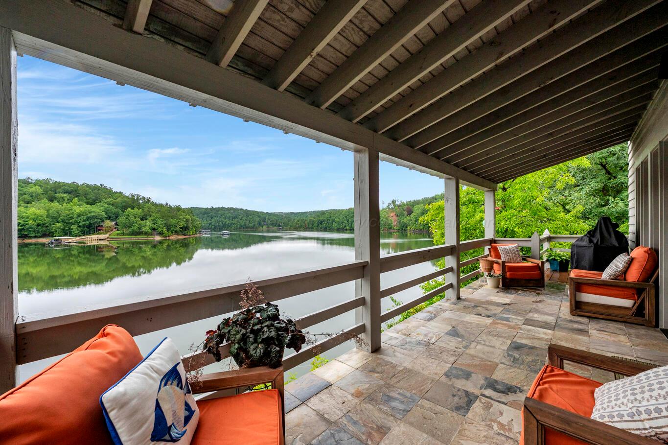 254 POINT WILLIAM Ln