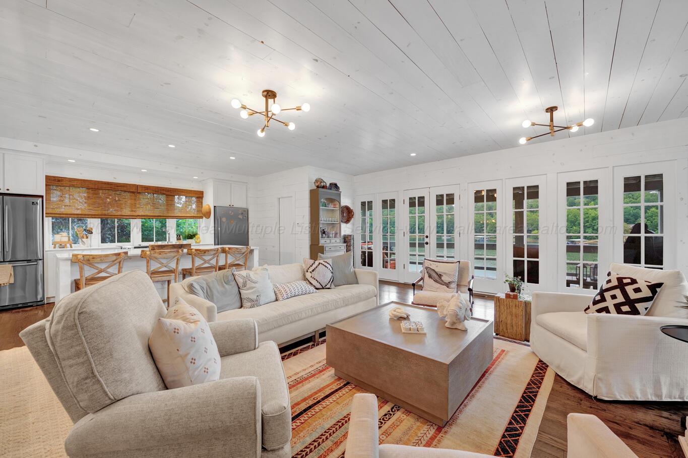 254 POINT WILLIAM Ln