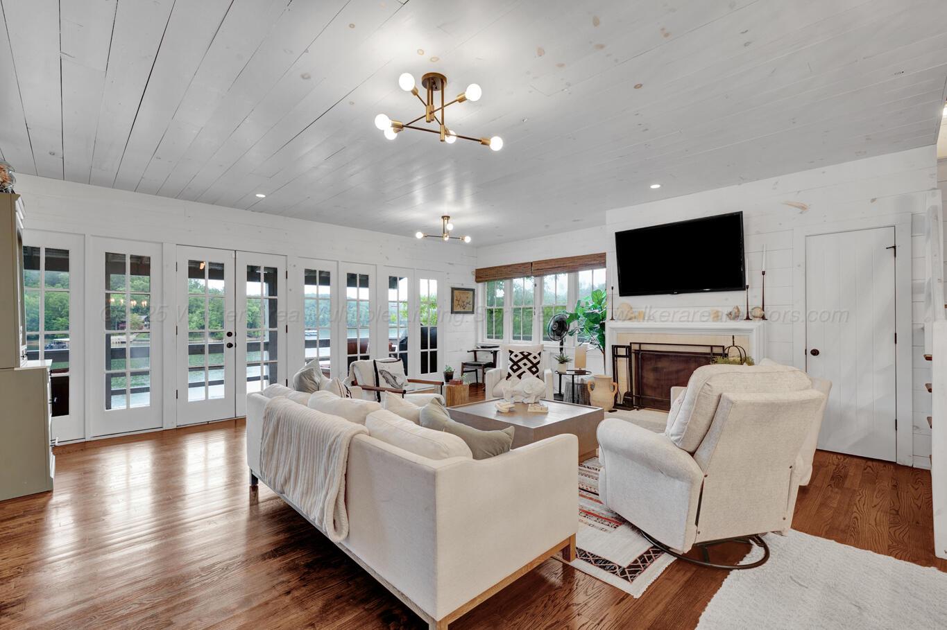 254 POINT WILLIAM Ln