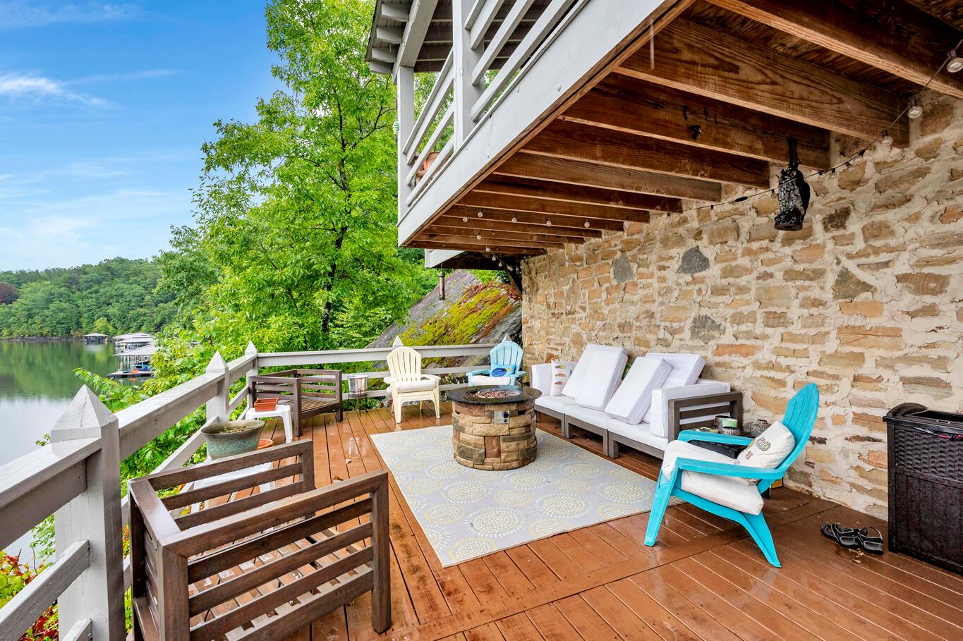 254 POINT WILLIAM Ln