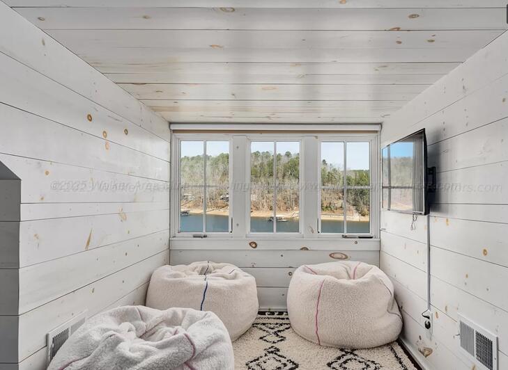 254 POINT WILLIAM Ln