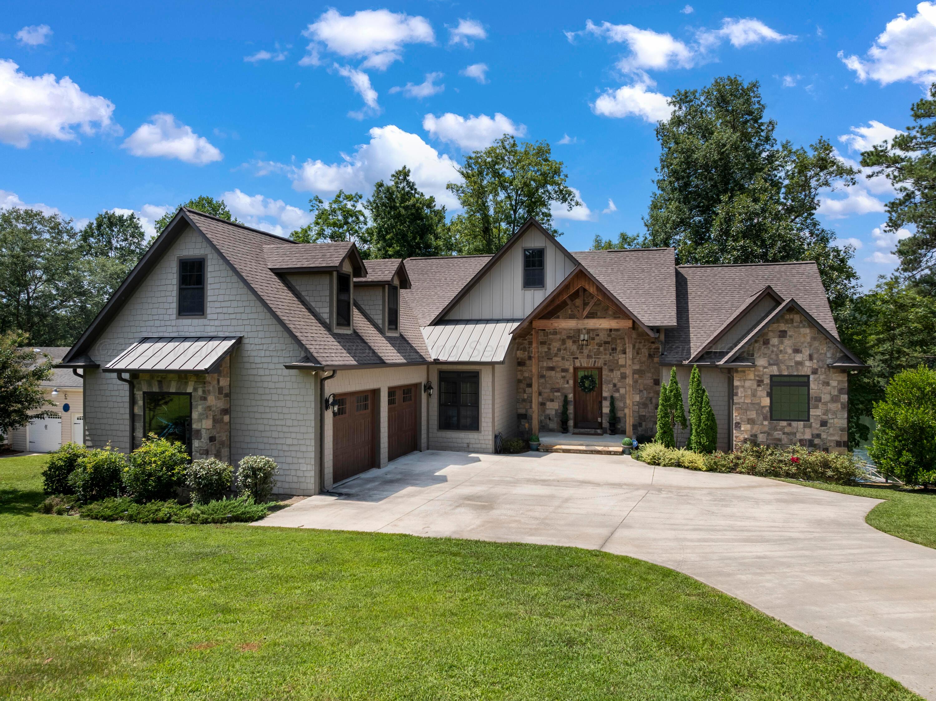80 BAY HILLS Dr