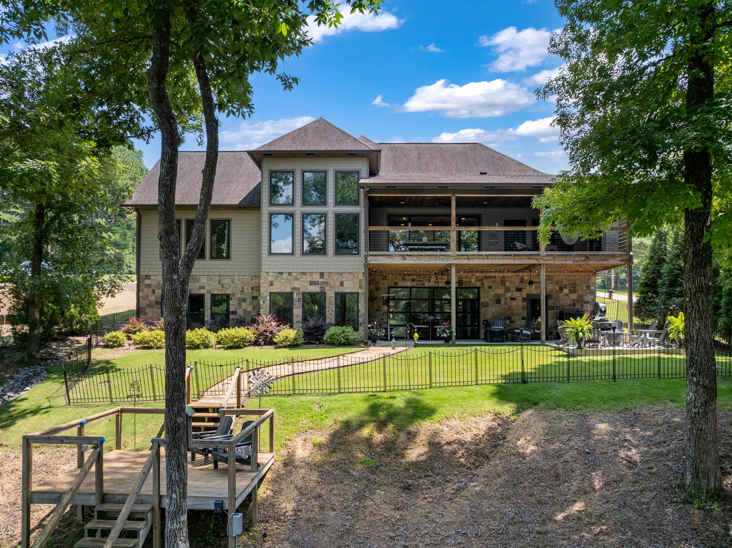 80 BAY HILLS Dr