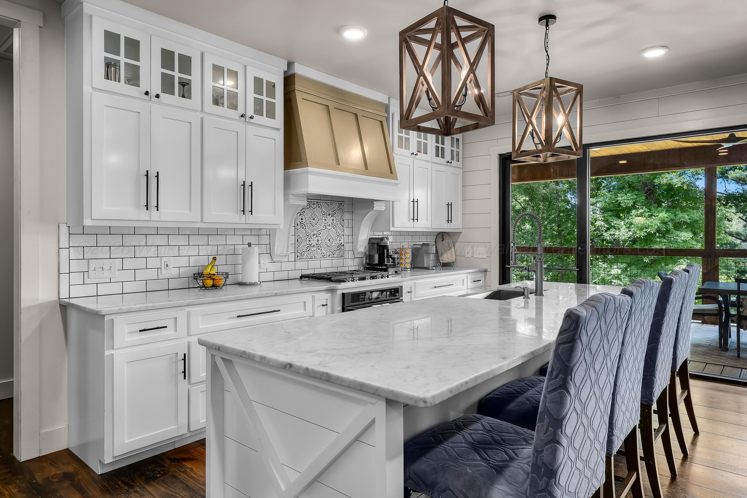 80 BAY HILLS Dr