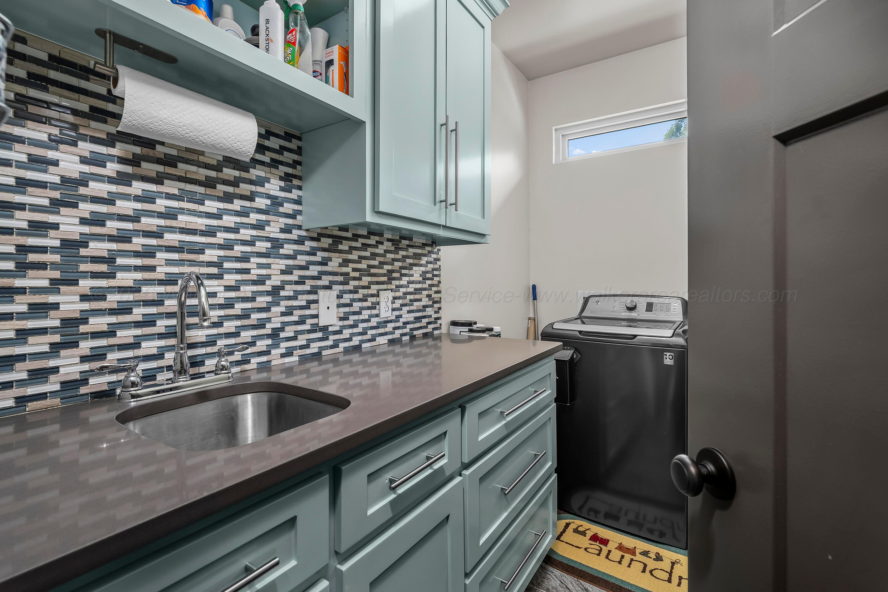 80 BAY HILLS Dr