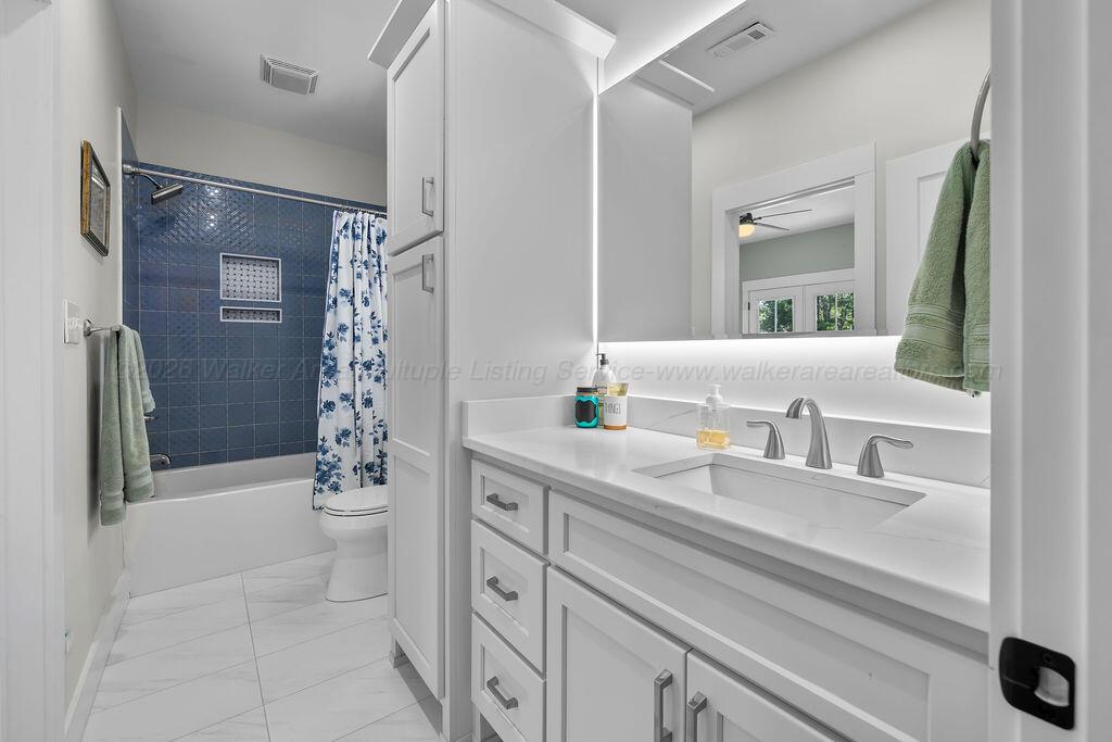 250 RANDOLPH Cove