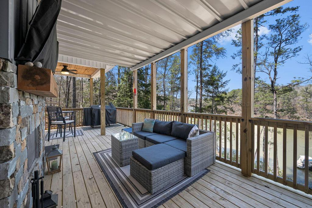 250 RANDOLPH Cove