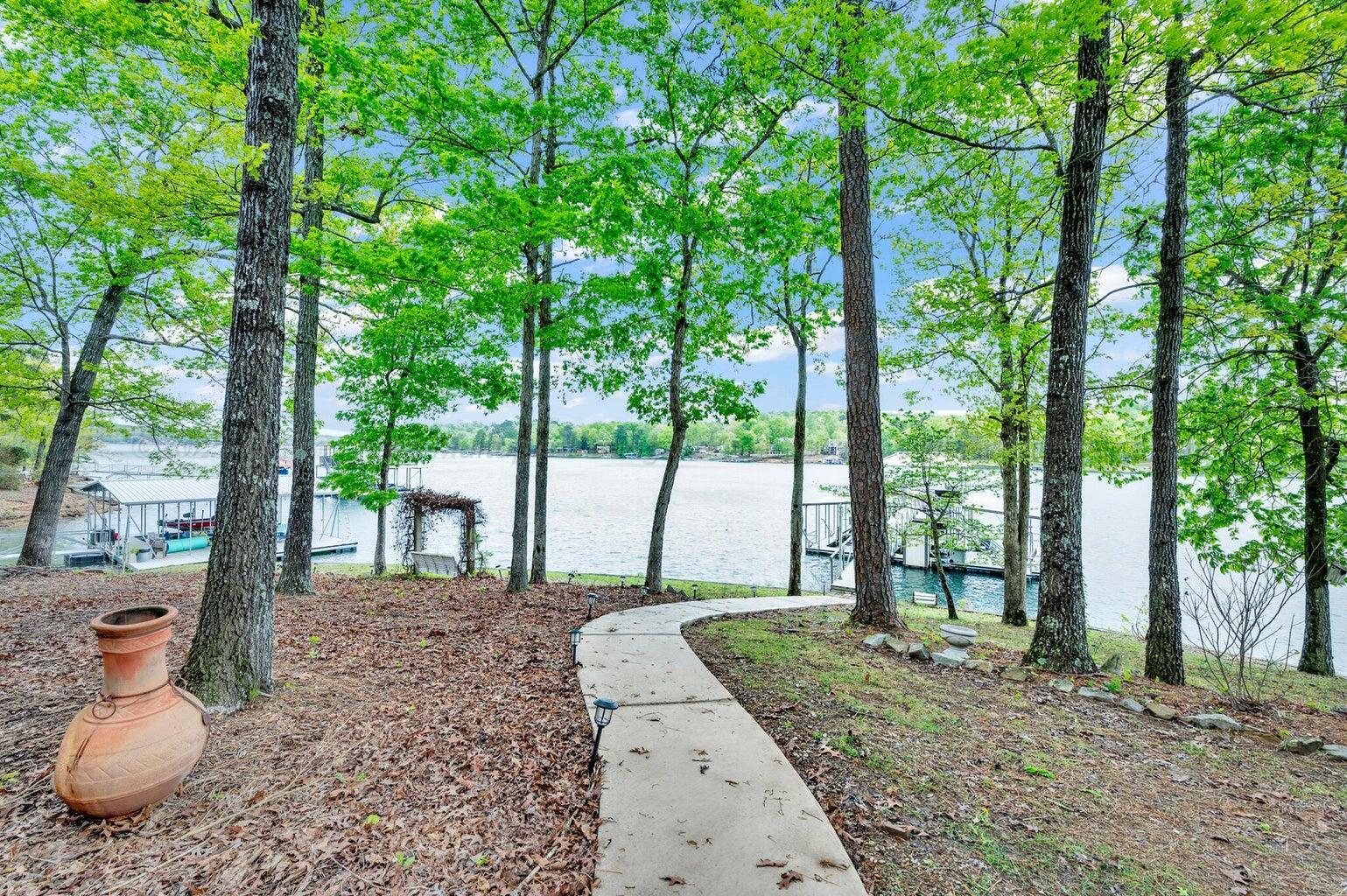 187 S POINTE Dr