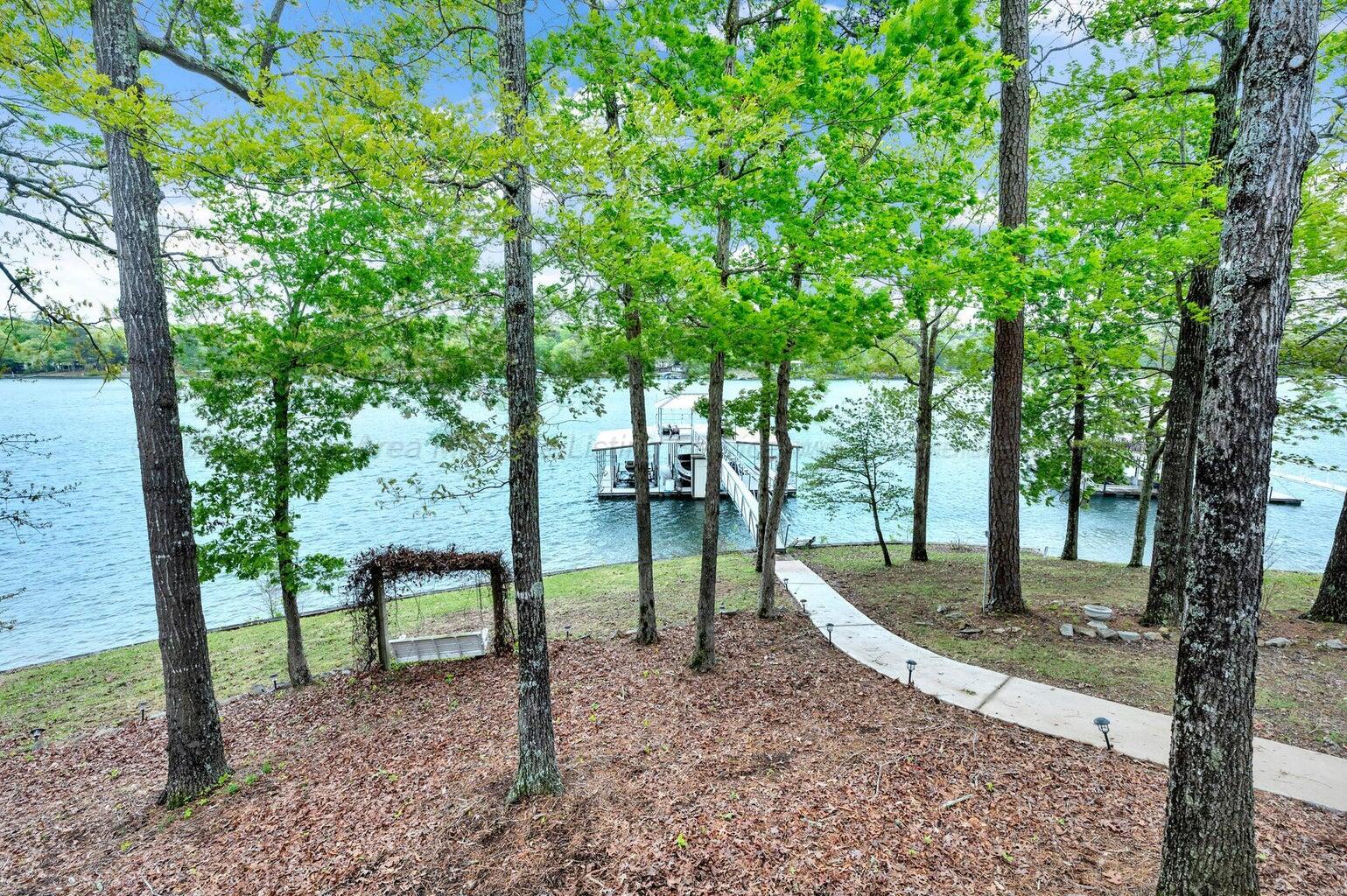 187 S POINTE Dr