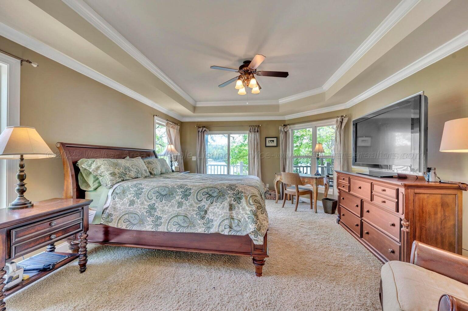 187 S POINTE Dr