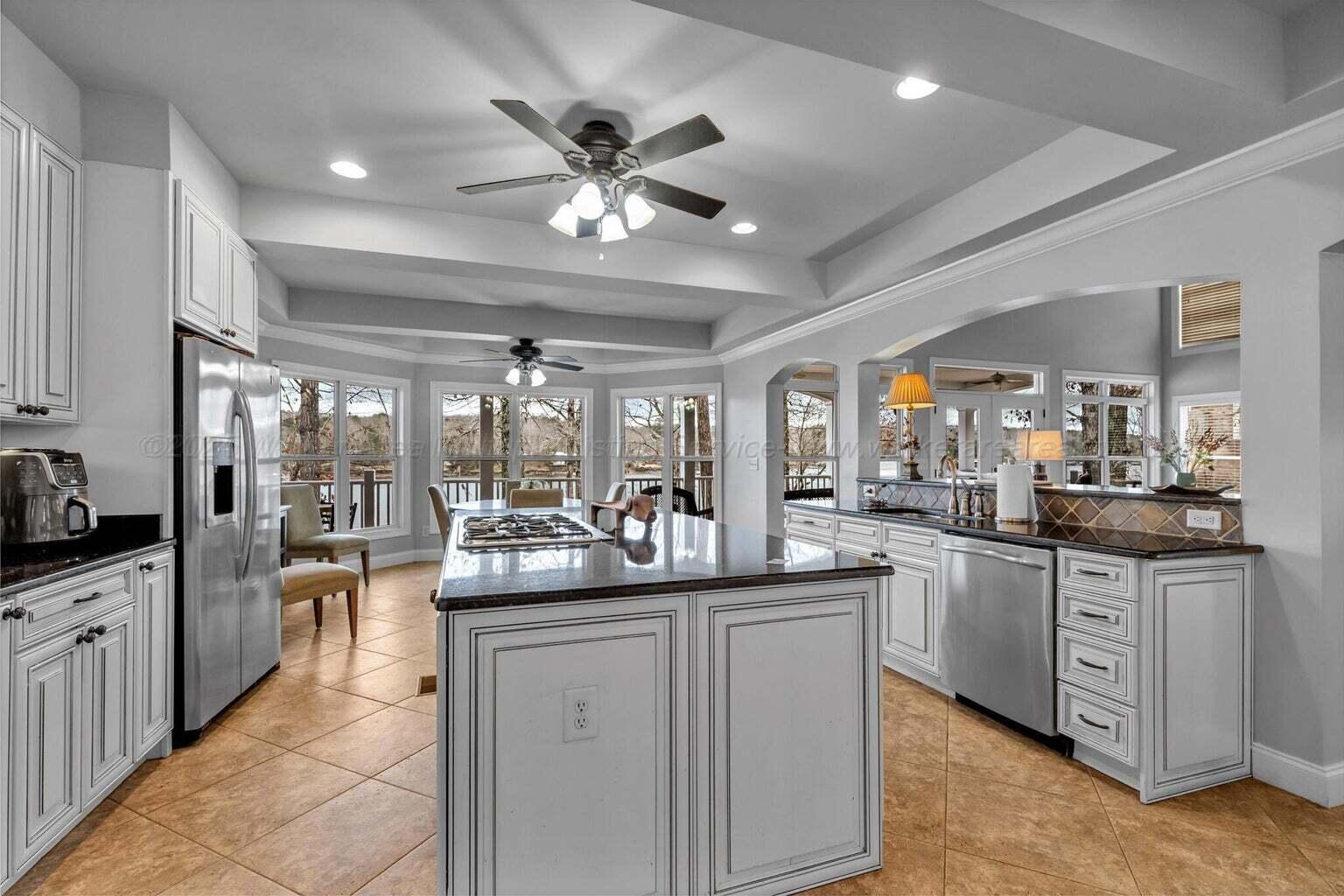 187 S POINTE Dr
