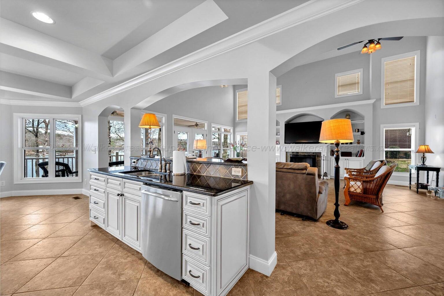 187 S POINTE Dr