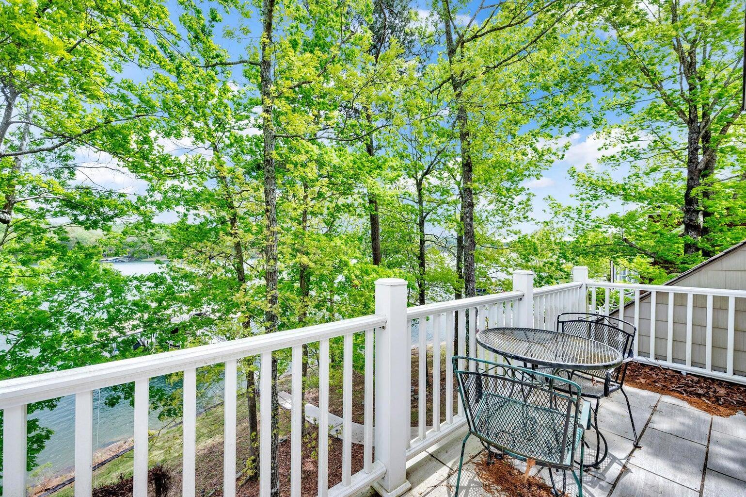 187 S POINTE Dr