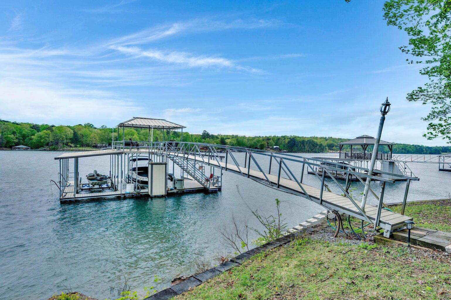 187 S POINTE Dr