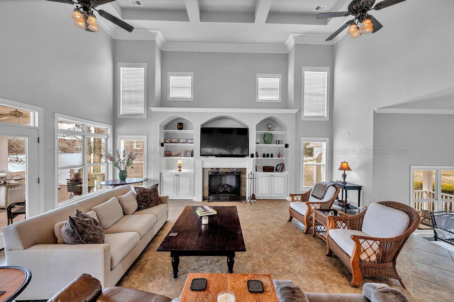 187 S POINTE Dr