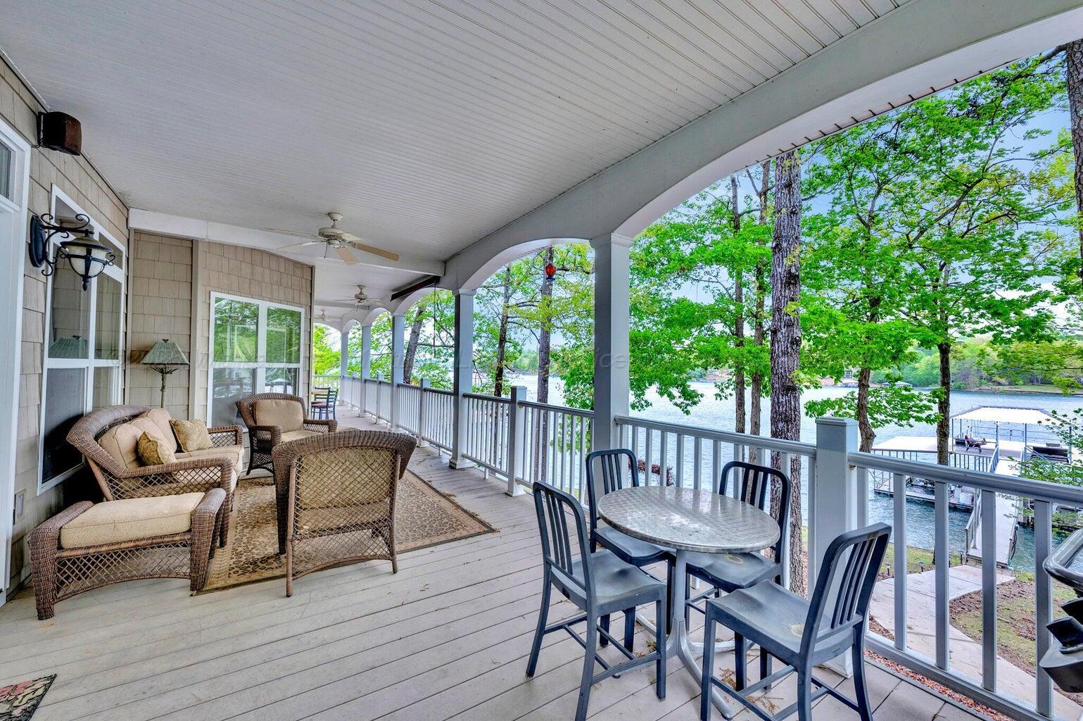 187 S POINTE Dr