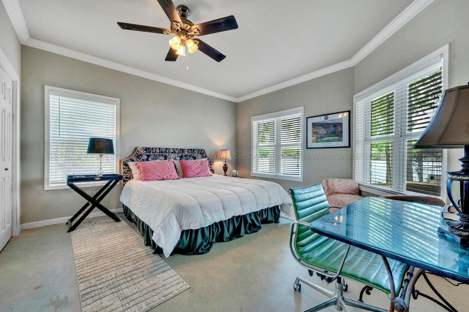 187 S POINTE Dr