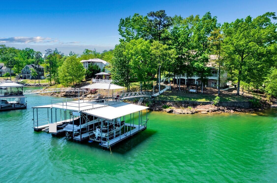 187 S POINTE Dr