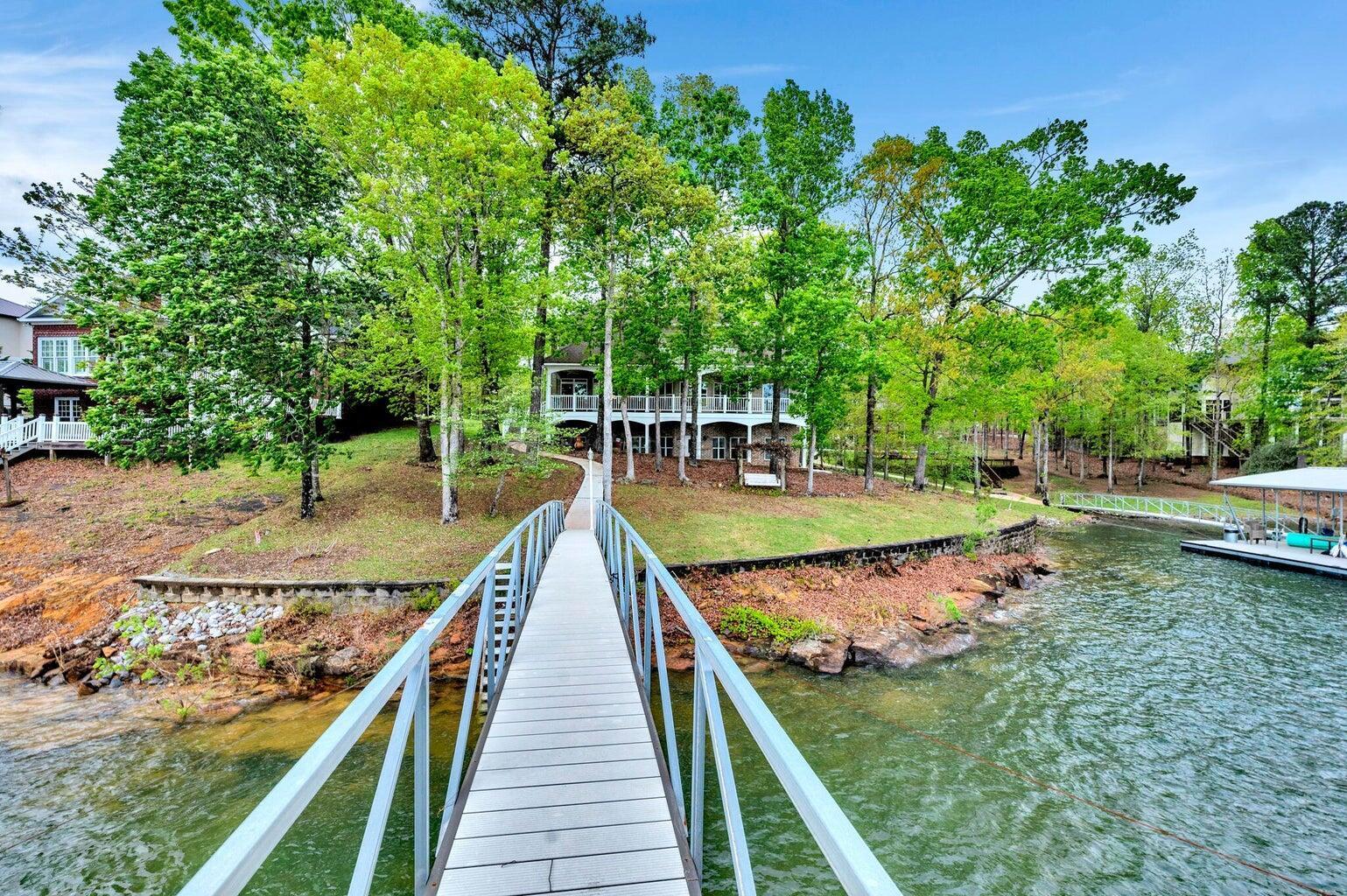 187 S POINTE Dr
