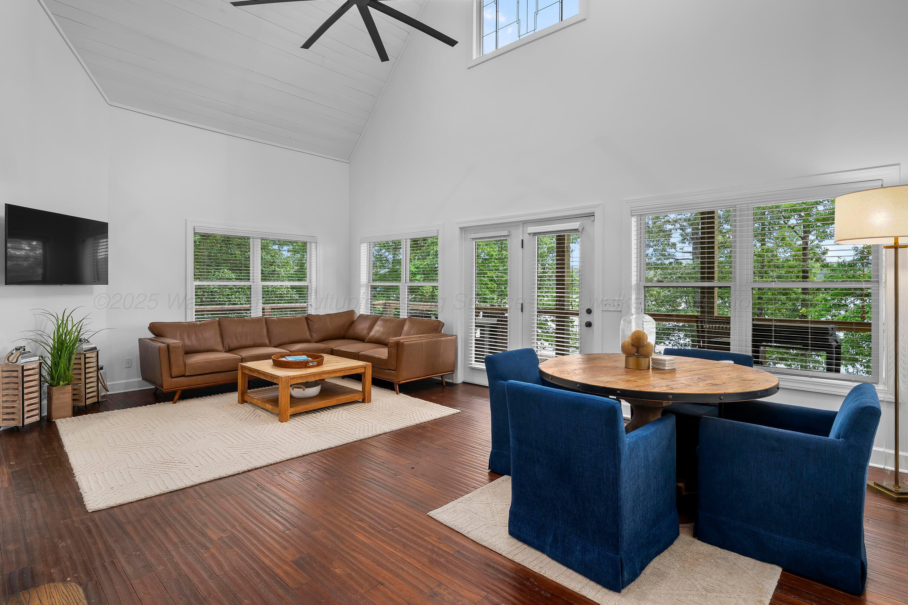 391 LYNNWOOD Dr