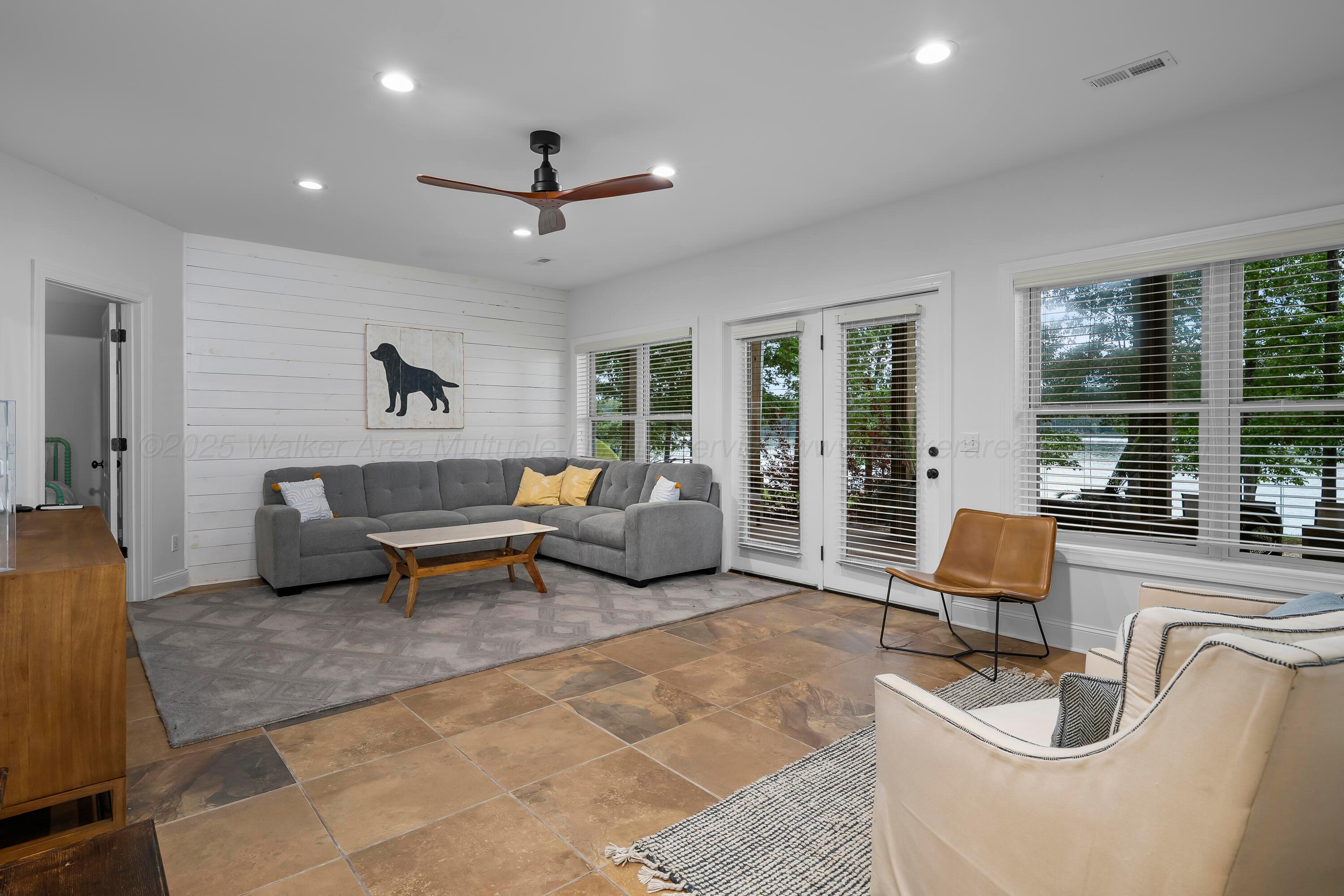 391 LYNNWOOD Dr