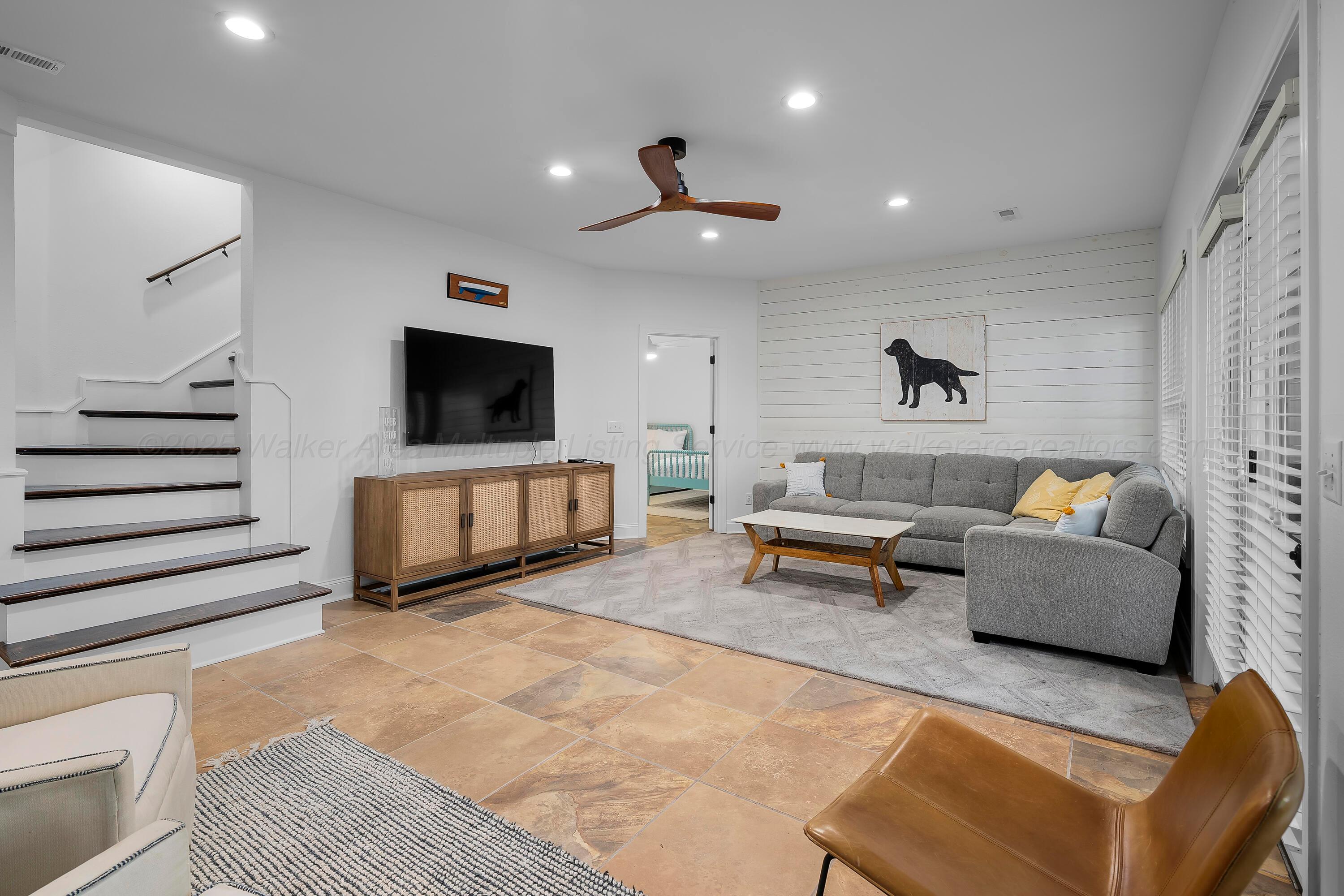 391 LYNNWOOD Dr