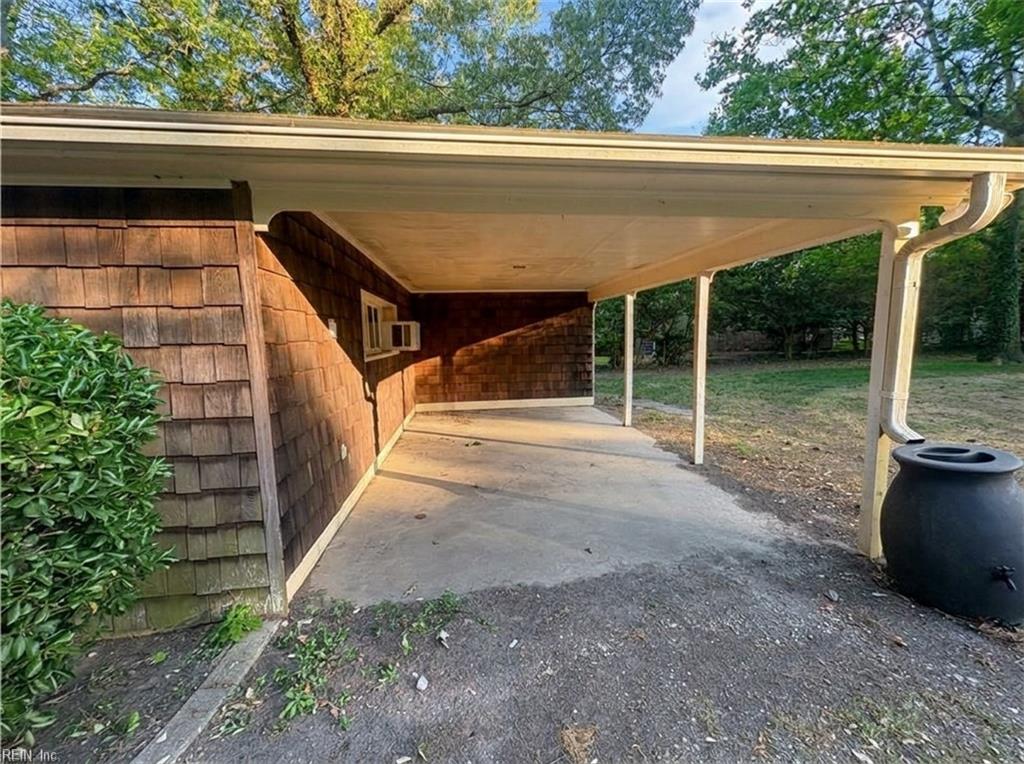 1479 Laurens RD
