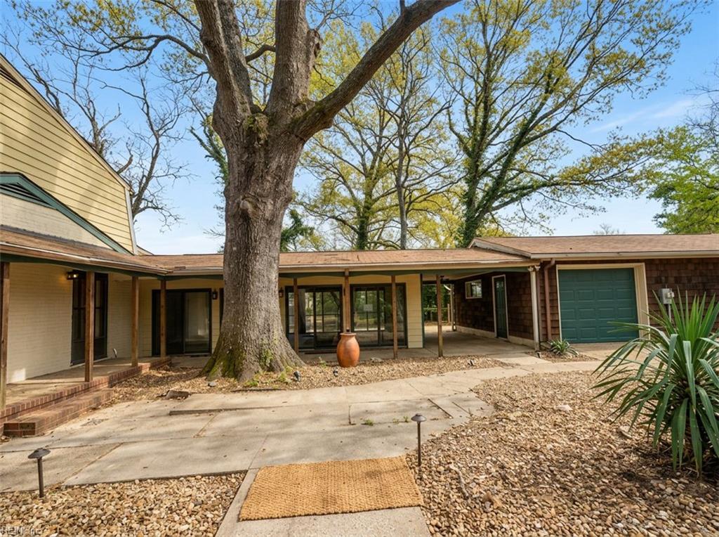 1479 Laurens RD