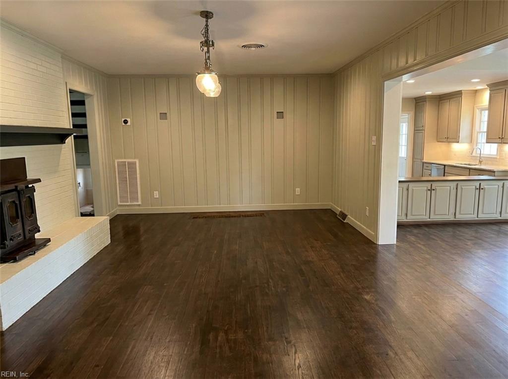 1479 Laurens RD