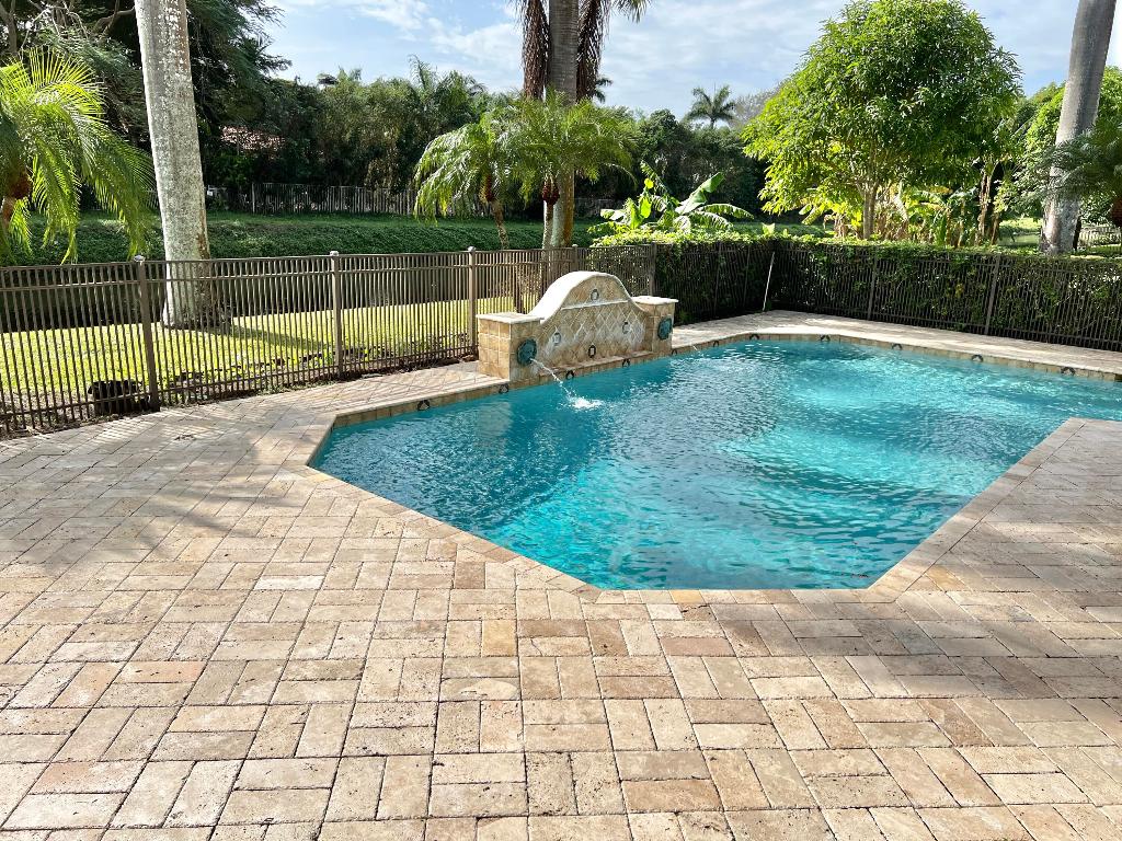 6662 Newport Lake Circle